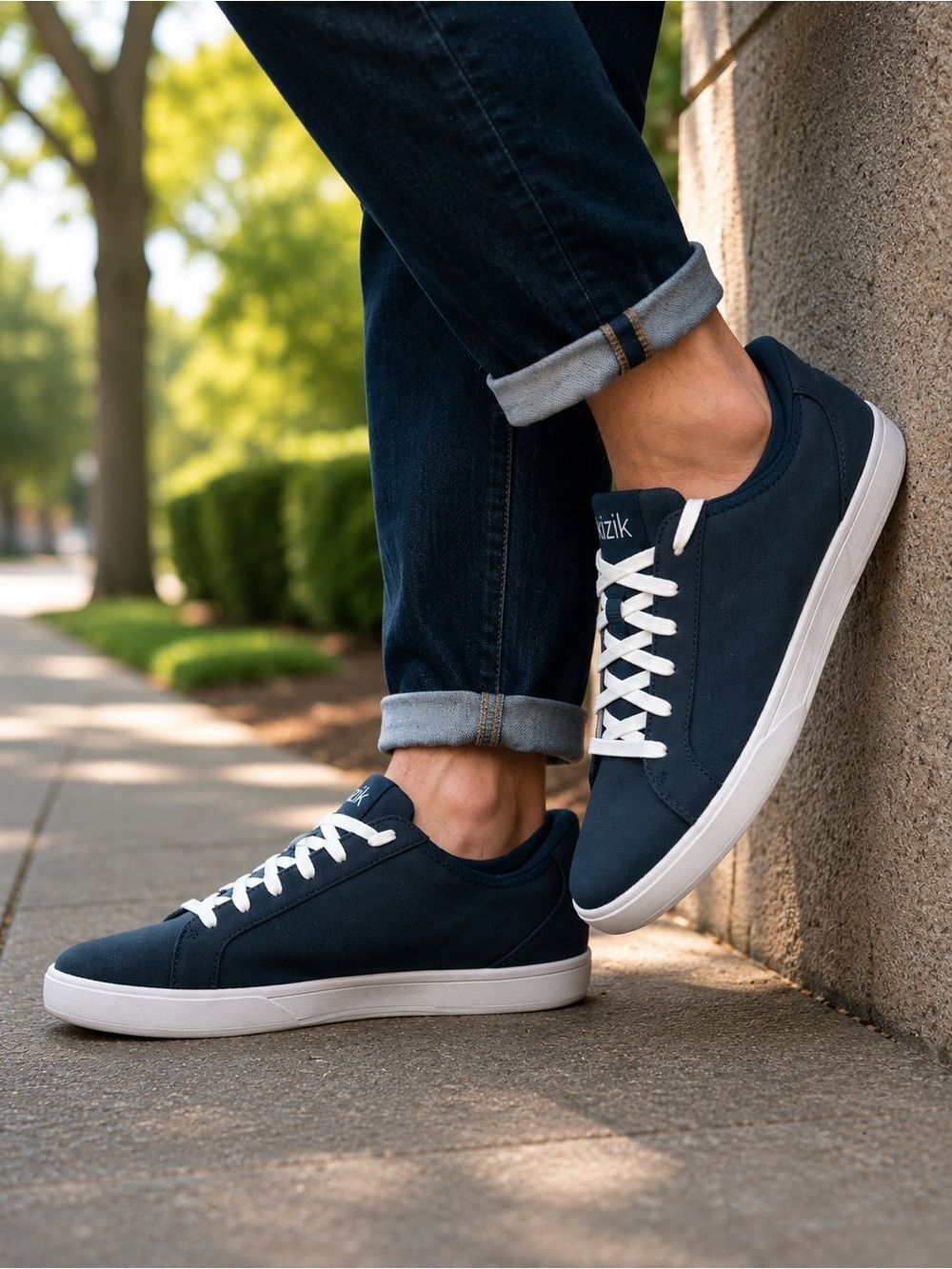 Kizik Hands Free Slip On Sneakers Men’s 7.5 Women’s 9 Navy Casual Shoes